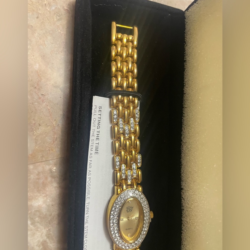 Elizabeth Taylor White Diamonds Collection Ladies Goldtone Watch & Box UNTESTED - Picture 2 of 10
